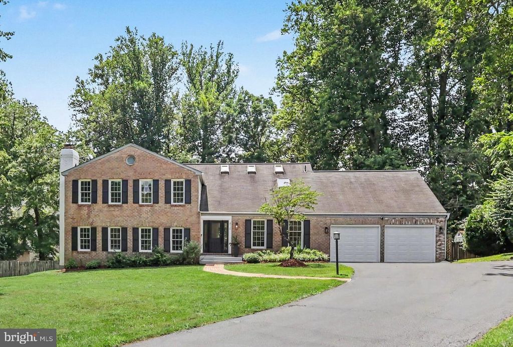 810 AARON CT, Great Falls, VA 22066