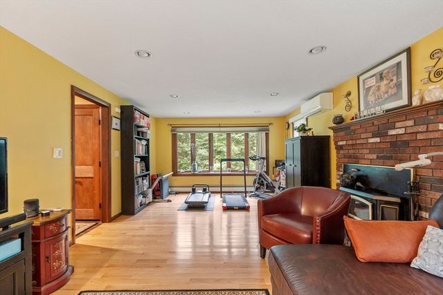 378 Pelham Rd, Dracut, MA 01826