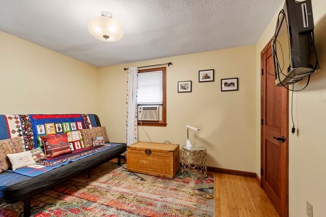378 Pelham Rd, Dracut, MA 01826