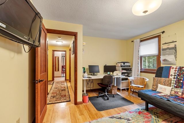 378 Pelham Rd, Dracut, MA 01826