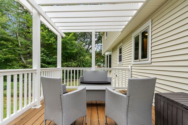 378 Pelham Rd, Dracut, MA 01826
