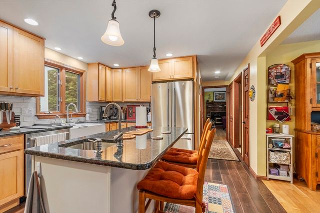 378 Pelham Rd, Dracut, MA 01826