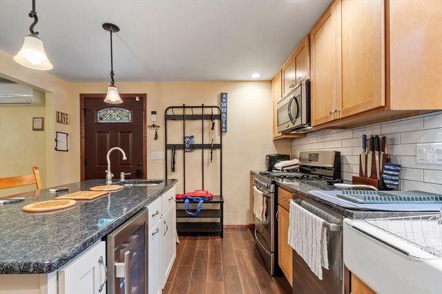 378 Pelham Rd, Dracut, MA 01826
