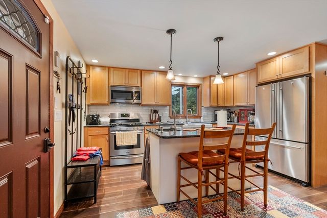 378 Pelham Rd, Dracut, MA 01826