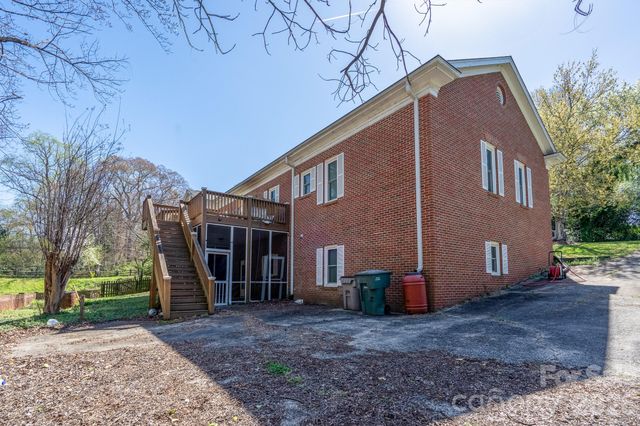 1516 Edinburg Drive, Gastonia, NC 28054