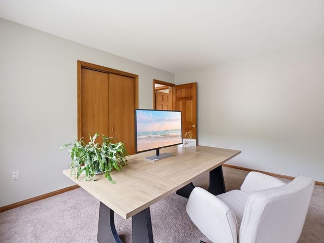 28 Lincoln St, Hopkinton, MA 01748