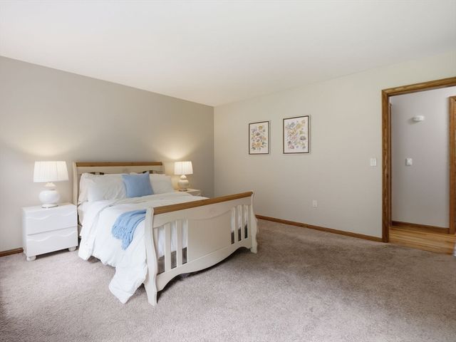 28 Lincoln St, Hopkinton, MA 01748