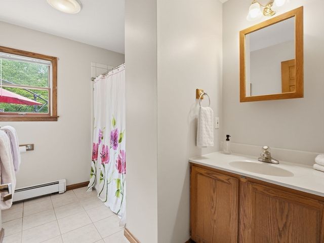 28 Lincoln St, Hopkinton, MA 01748