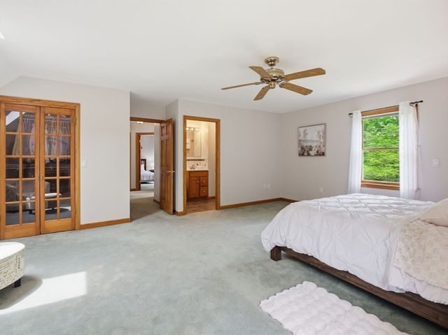 28 Lincoln St, Hopkinton, MA 01748