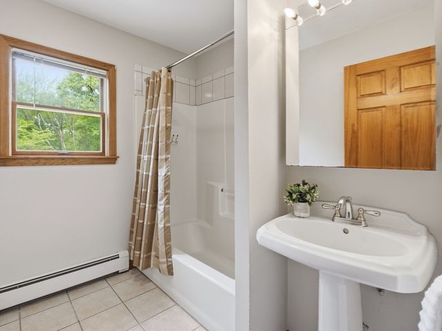 28 Lincoln St, Hopkinton, MA 01748