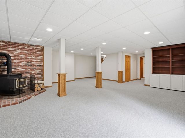 28 Lincoln St, Hopkinton, MA 01748