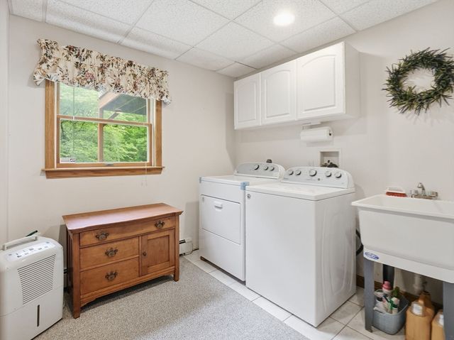 28 Lincoln St, Hopkinton, MA 01748