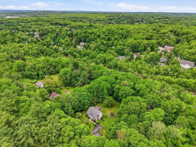 28 Lincoln St, Hopkinton, MA 01748