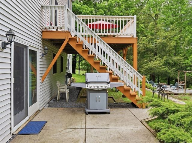 28 Lincoln St, Hopkinton, MA 01748