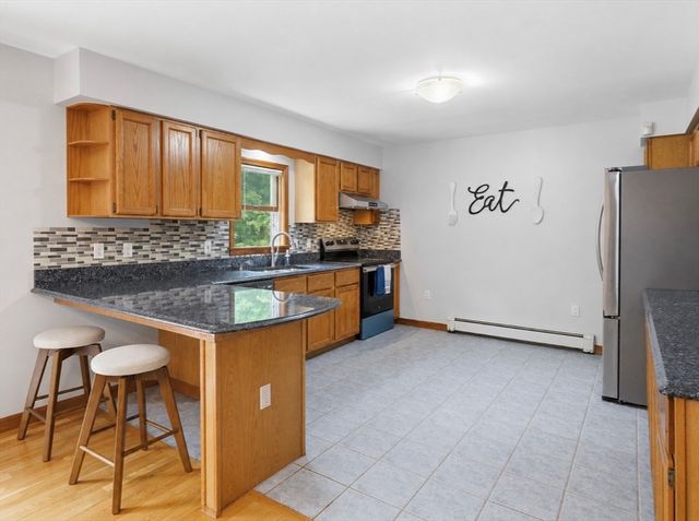 28 Lincoln St, Hopkinton, MA 01748