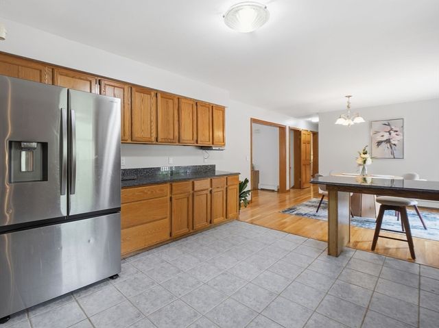 28 Lincoln St, Hopkinton, MA 01748