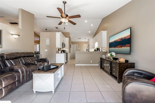 881 SW 126th Way, Davie, FL 33325