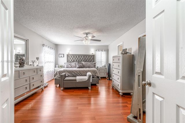 881 SW 126th Way, Davie, FL 33325