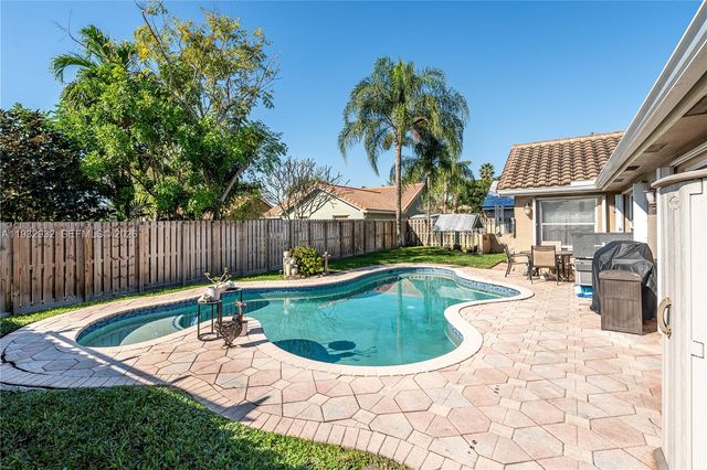 881 SW 126th Way, Davie, FL 33325