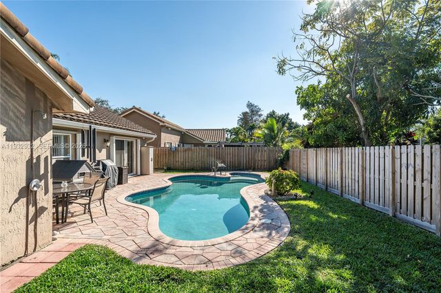 881 SW 126th Way, Davie, FL 33325