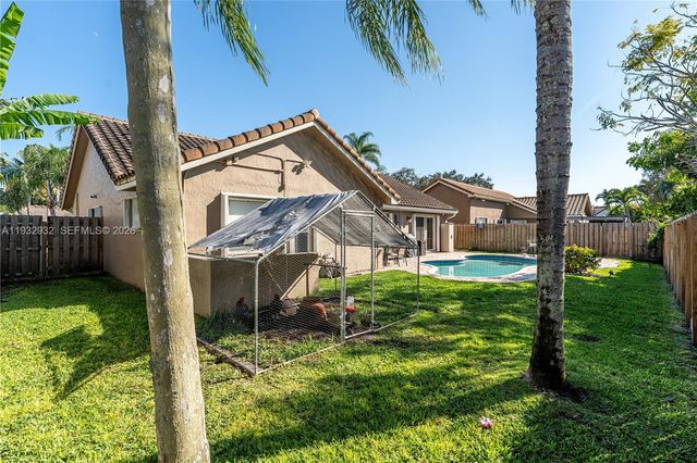 881 SW 126th Way, Davie, FL 33325