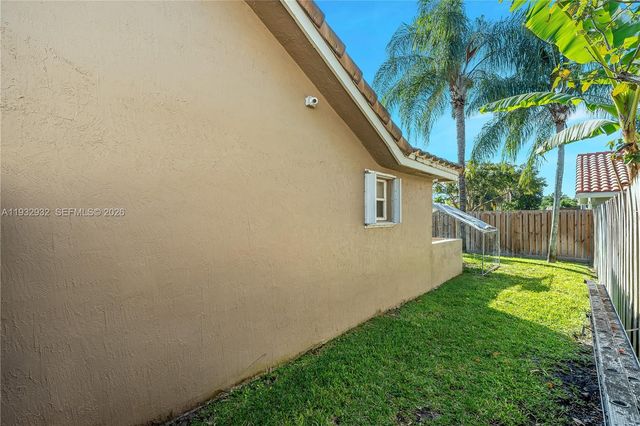 881 SW 126th Way, Davie, FL 33325