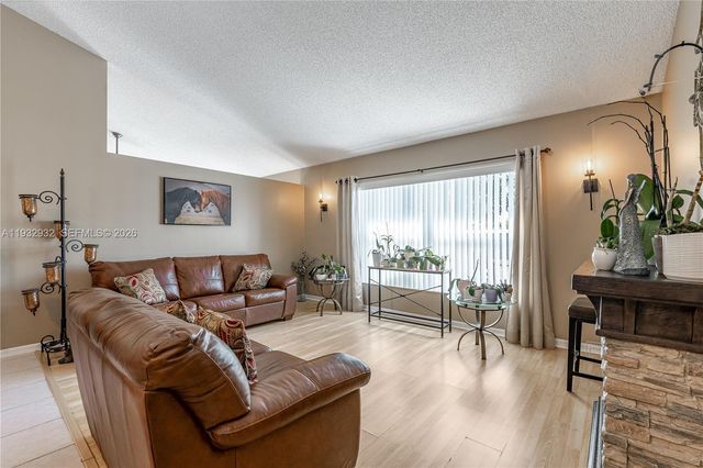 881 SW 126th Way, Davie, FL 33325