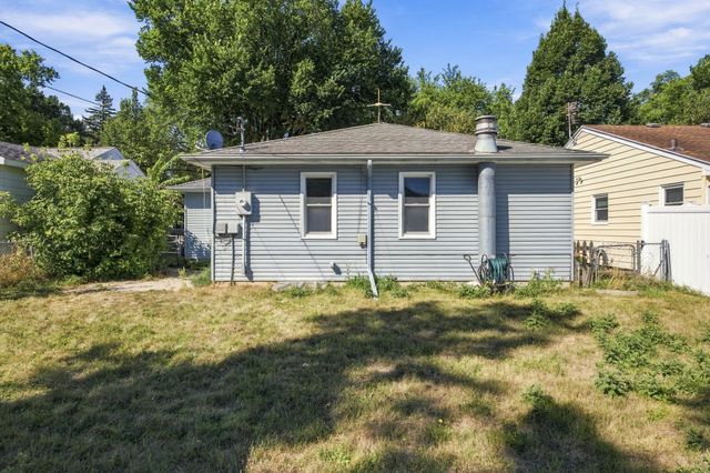 1614 6th Street S, Fargo, ND 58103
