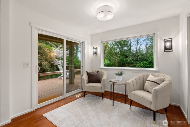 15670 Euclid Avenue NE, Bainbridge Island, WA 98110