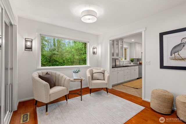 15670 Euclid Avenue NE, Bainbridge Island, WA 98110