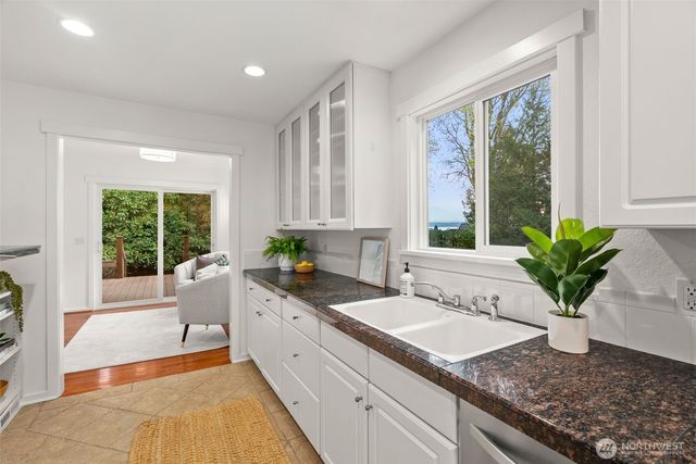 15670 Euclid Avenue NE, Bainbridge Island, WA 98110