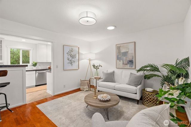 15670 Euclid Avenue NE, Bainbridge Island, WA 98110