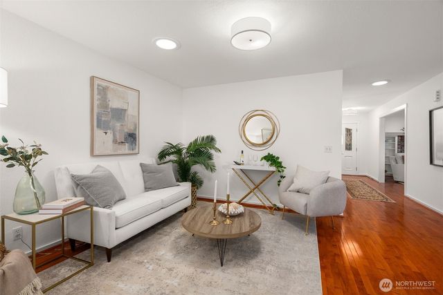 15670 Euclid Avenue NE, Bainbridge Island, WA 98110