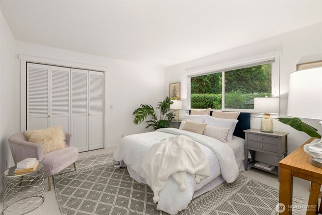15670 Euclid Avenue NE, Bainbridge Island, WA 98110