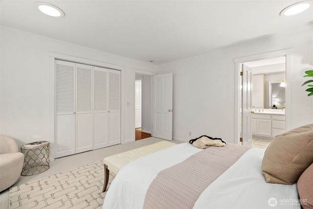 15670 Euclid Avenue NE, Bainbridge Island, WA 98110