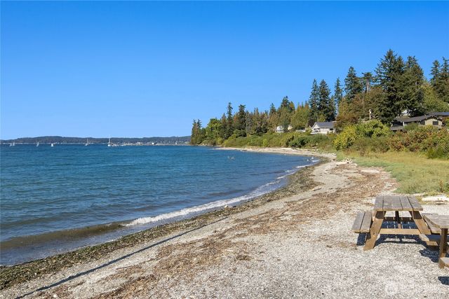 15670 Euclid Avenue NE, Bainbridge Island, WA 98110
