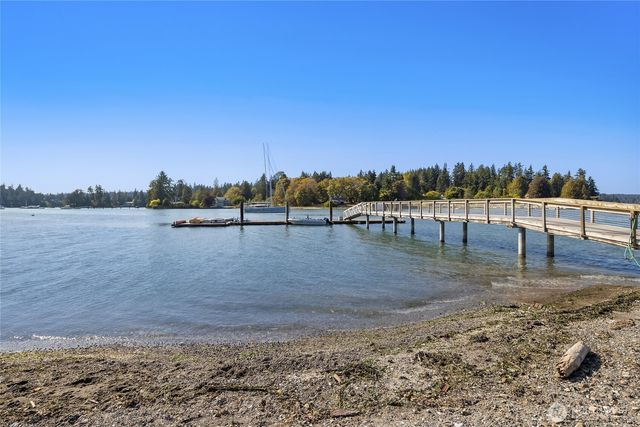 15670 Euclid Avenue NE, Bainbridge Island, WA 98110