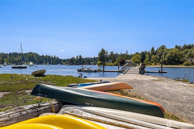 15670 Euclid Avenue NE, Bainbridge Island, WA 98110