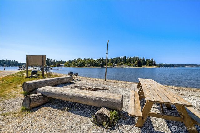 15670 Euclid Avenue NE, Bainbridge Island, WA 98110