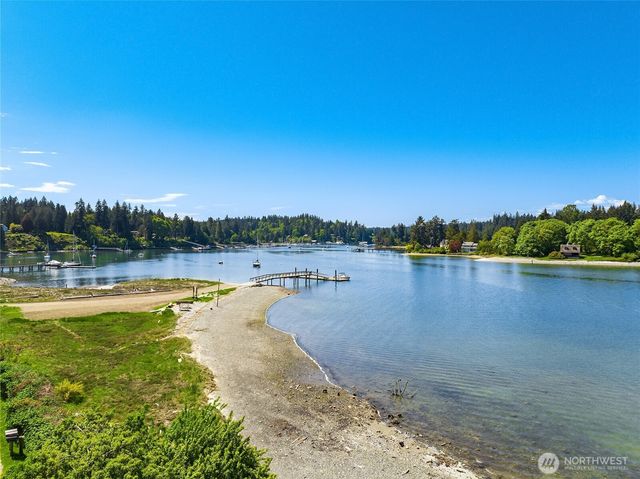 15670 Euclid Avenue NE, Bainbridge Island, WA 98110