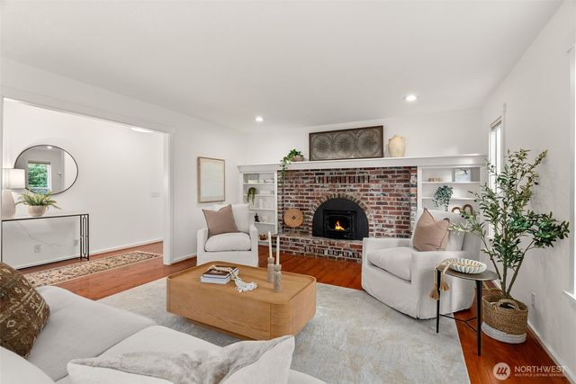 15670 Euclid Avenue NE, Bainbridge Island, WA 98110