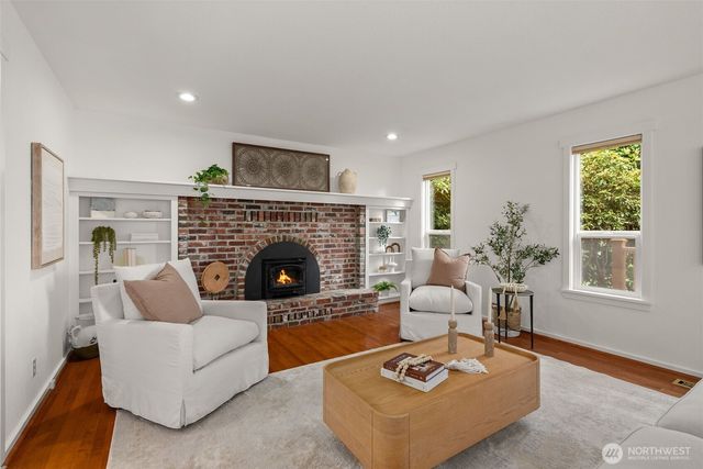 15670 Euclid Avenue NE, Bainbridge Island, WA 98110