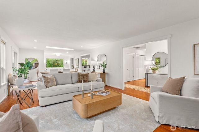 15670 Euclid Avenue NE, Bainbridge Island, WA 98110