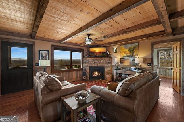 196 S Williamstown Ridge, Mineral Bluff, GA 30559