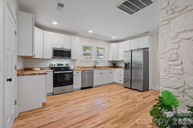 156 State Street, Asheville, NC 28806