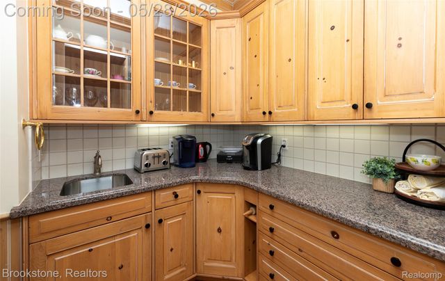 1494 HIGHPOINT, Oakland Charter Township, MI 48306