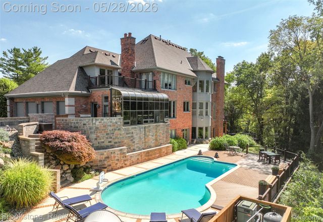 1494 HIGHPOINT, Oakland Charter Township, MI 48306