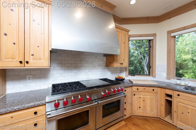 1494 HIGHPOINT, Oakland Charter Township, MI 48306
