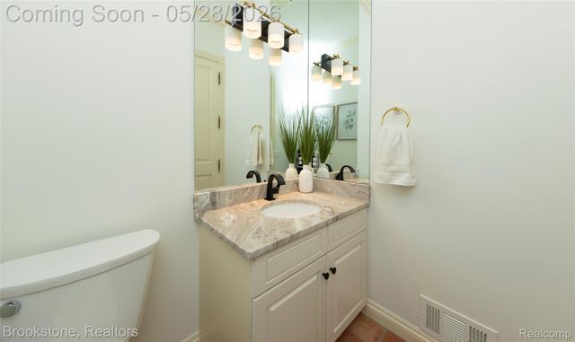 1494 HIGHPOINT, Oakland Charter Township, MI 48306