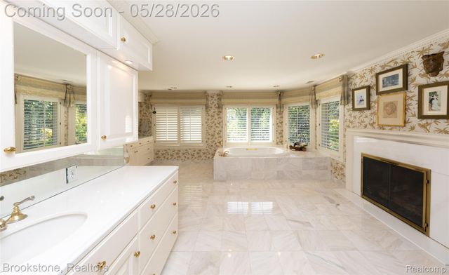 1494 HIGHPOINT, Oakland Charter Township, MI 48306